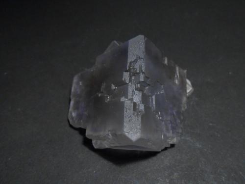 Fluorita<br />La Viesca Mine, La Collada mining area, Huergo, Siero, Comarca Oviedo, Principality of Asturias (Asturias), Spain<br />6 x 5 x 3,5 cm<br /> (Autor: Antonio Alcaide)