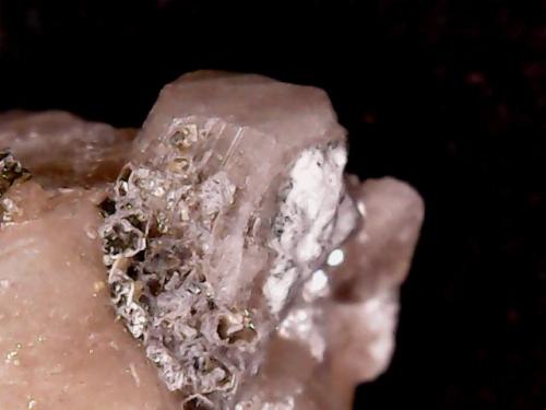 Oligoclasa<br />São João do Manteninha, Vale do Rio Doce, Minas Gerais, Brazil<br />4 x 42 x 4,4 mm<br /> (Autor: Anisio Claudio)