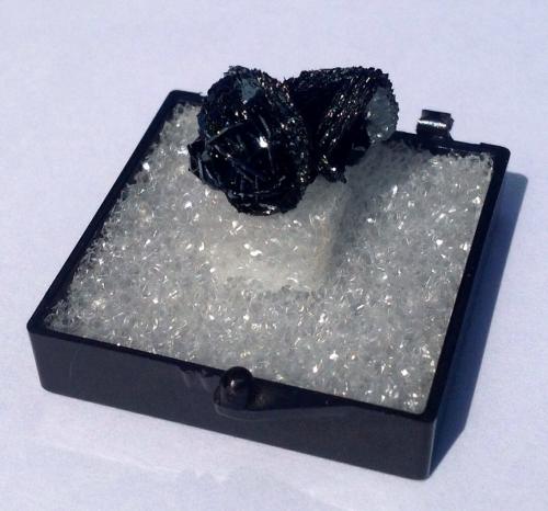Hematite<br />Thomas Range, Juab County, Utah, USA<br />2 cm<br /> (Author: JC)