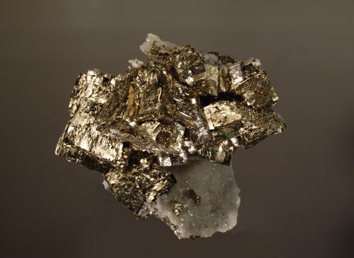 Pyrite<br />Mina Bou Nahas, zona minera Oumjrane, Comunidad Alnif, Provincia Tinghir, Región Drâa-Tafilalet, Marruecos<br />6.0 x 7.0 cm<br /> (Author: crosstimber)