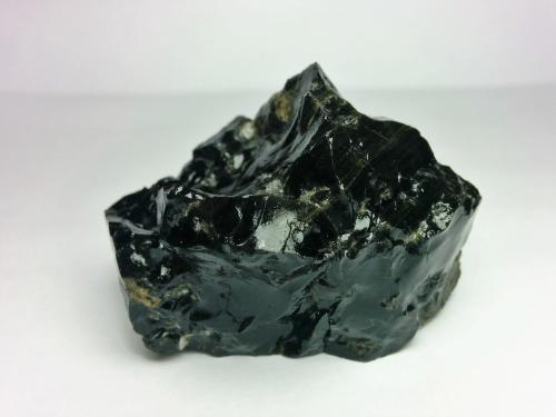 Obsidiana<br />Pico Viejo (Montaña Chahorra), Parque nacional del Teide, Tenerife, Provincia de Santa Cruz de Tenerife, Canarias, España<br />4  x 5 cm<br /> (Autor: FranHB)