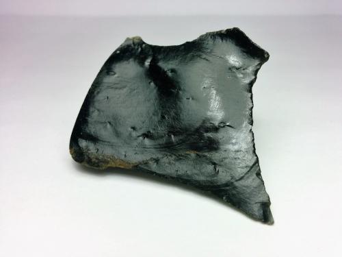 Obsidiana<br />Pico Viejo (Montaña Chahorra), Parque nacional del Teide, Tenerife, Provincia de Santa Cruz de Tenerife, Canarias, España<br />2,5 x 4 cm<br /> (Autor: FranHB)