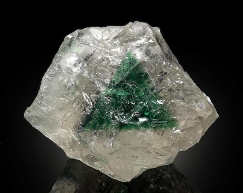 Fluorite<br />Mina Peñas Blancas, Municipio San Pablo de Borbur, Cinturón Esmeraldífero Occidental, Departamento Boyacá, Colombia<br />75x75x51mm<br /> (Author: Fiebre Verde)