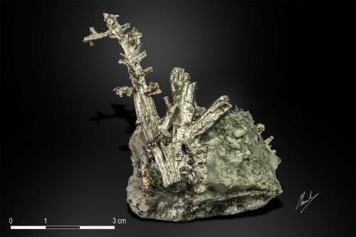 Dyscrasite after Allargentum on Calcite<br />Bouismas Mine, Agdz, Bou Azzer mining district, Zagora Province, Drâa-Tafilalet Region, Morocco<br />61 x 42 mm<br /> (Author: Manuel Mesa)