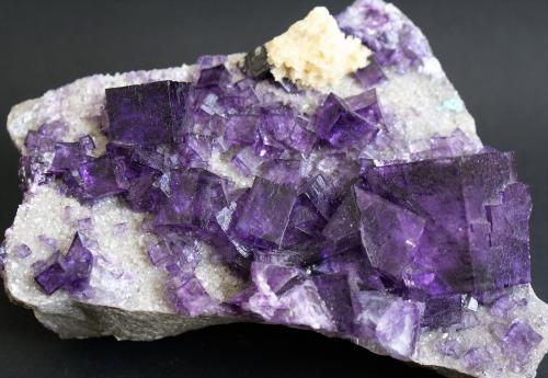 Fluorite<br />Elmwood Mine, Carthage, Central Tennessee Ba-F-Pb-Zn District, Smith County, Tennessee, USA<br />105mm x 80mm x40mm<br /> (Author: Philippe Durand)