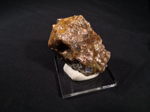 Vesuvianite<br />Sierra de las Cruces, Sierra Mojada mining district, Municipio Sierra Mojada, Coahuila (Coahuila de Zaragoza), Mexico<br />60 mm x 30 mm x 30 mm<br /> (Author: Robert Seitz)