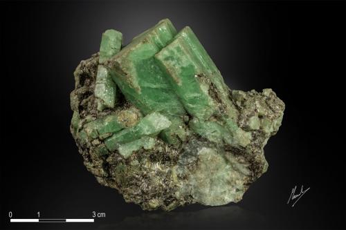 Beryl (variety emerald)<br />Emerald Deposit, A Franqueira, A Cañiza, Comarca Paradanta, Pontevedra, Galicia / Galiza, Spain<br />77 X 67 mm<br /> (Author: Manuel Mesa)