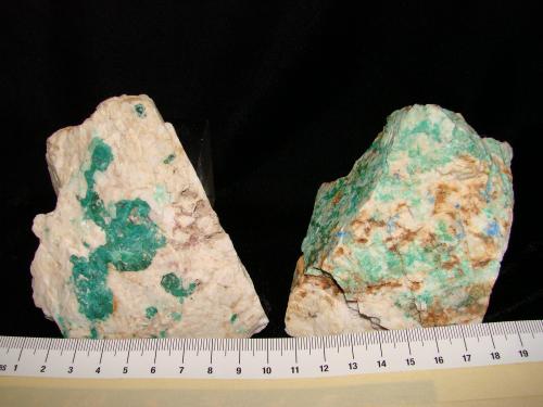 Malachite and Azurite<br />Distrito Newport, Condado Pend Oreille, Washington, USA<br />About 9 x 6 cm. each<br /> (Author: Bob Harman)