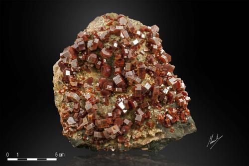 Vanadinite<br />Mibladen (Mibladen mining district), Midelt, Midelt Province, Drâa-Tafilalet Region, Morocco<br />151 x 128 mm<br /> (Author: Manuel Mesa)