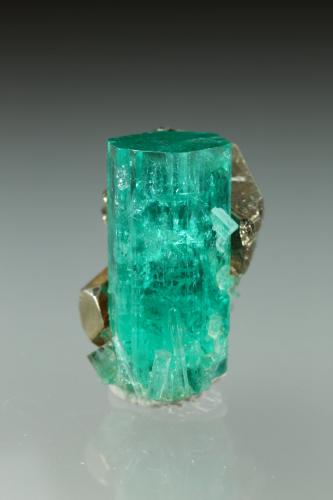 Beryl (variety emerald), Pyrite<br />Chivor mining district, Municipio Chivor, Eastern Emerald Belt, Boyacá Department, Colombia<br />xl=19x7.5mm<br /> (Author: Fiebre Verde)