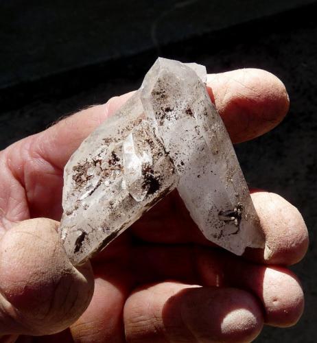 Quartz<br />Ceres, Warmbokkeveld Valley, Ceres, Valle Warmbokkeveld, Witzenberg, Cape Winelands, Western Cape Province, South Africa<br />Fingers for size<br /> (Author: Pierre Joubert)