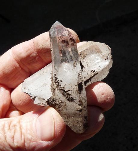 Quartz<br />Ceres, Warmbokkeveld Valley, Ceres, Valle Warmbokkeveld, Witzenberg, Cape Winelands, Western Cape Province, South Africa<br />Fingers for size<br /> (Author: Pierre Joubert)