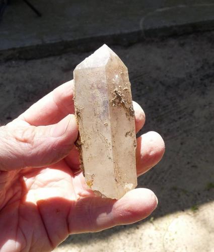 Quartz<br />Ceres, Warmbokkeveld Valley, Ceres, Valle Warmbokkeveld, Witzenberg, Cape Winelands, Western Cape Province, South Africa<br />Fingers for size<br /> (Author: Pierre Joubert)