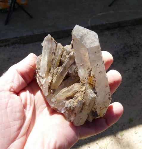 Quartz<br />Ceres, Warmbokkeveld Valley, Ceres, Valle Warmbokkeveld, Witzenberg, Cape Winelands, Provincia Occidental del Cabo, Sudáfrica<br />Fingers for size<br /> (Author: Pierre Joubert)