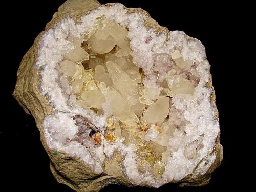 Calcite, Barite and Dolomite on Quartz<br />Afloramientos Carretera Estatal 37, Harrodsburg, Clear Creek, Condado Monroe, Indiana, USA<br />geode is 22 cm x 18 cm. The largest doubly terminated calcite (near the cavity center) is 7 cm<br /> (Author: Bob Harman)