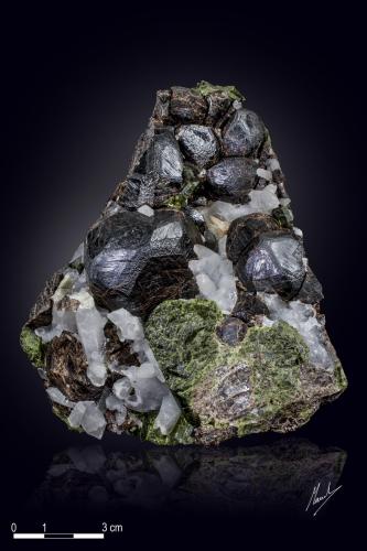 Andradite<br />Aguablanca Mine, Monesterio, Comarca Tentudía, Badajoz, Extremadura, Spain<br />120 x 102 mm<br /> (Author: Manuel Mesa)