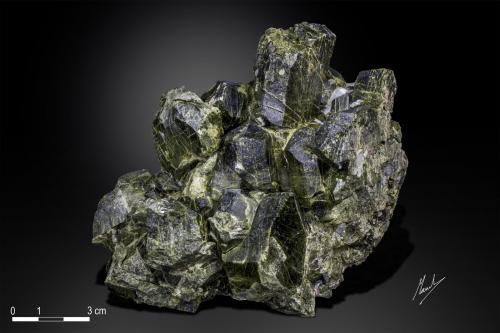 Epidote<br />Aguablanca Mine, Monesterio, Comarca Tentudía, Badajoz, Extremadura, Spain<br />119 x 70 mm<br /> (Author: Manuel Mesa)