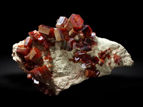 Vanadinite<br />Mina ACF, Distrito minero Mibladen, Mibladen, Midelt, Provincia Midelt, Región Drâa-Tafilalet, Marruecos<br />8,8 cm.<br /> (Author: Enrique Llorens)