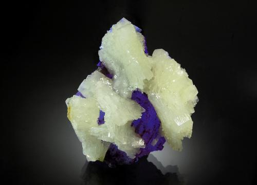 Barite<br />Annabel Lee Mine, Harris Creek Sub-District, Hardin County, Illinois, USA<br />5.5 x 7.0 cm<br /> (Author: crosstimber)