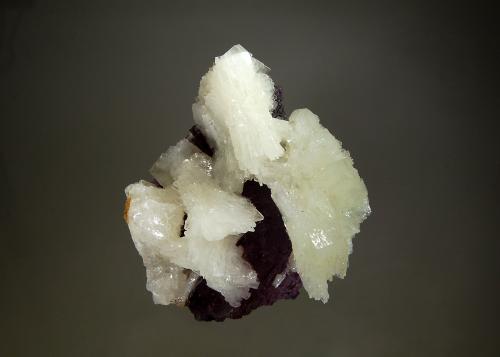Barite<br />Annabel Lee Mine, Harris Creek Sub-District, Hardin County, Illinois, USA<br />5.5 x 7.0 cm<br /> (Author: crosstimber)