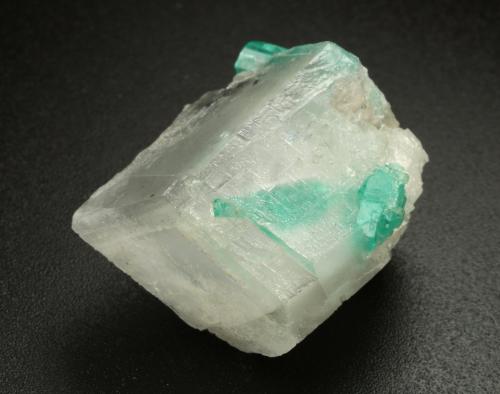 Beryl (variety emerald), Calcite, Dolomite<br />Muzo mining district, Western Emerald Belt, Boyacá Department, Colombia<br />25x23x21mm, main xl=12mm<br /> (Author: Fiebre Verde)