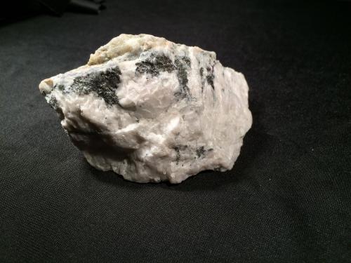 Proustite, Pyrargyrite<br />Austin, Distrito Reese River Mining, Condado Lander, Nevada, USA<br />100 mm x 60 mm x 55 mm<br /> (Author: Robert Seitz)