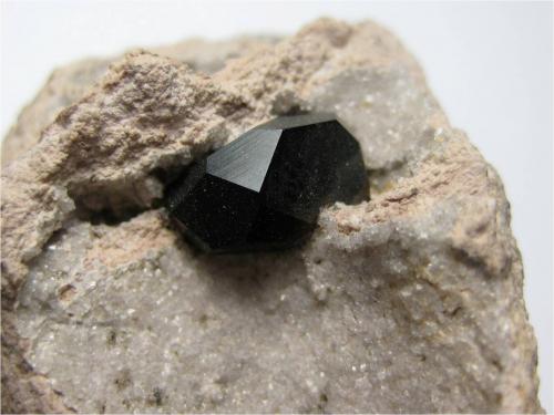 Spessartina (Espesartina)<br />Garnet Hill, Ely, Distrito Robinson, Condado White Pine, Nevada, USA<br />6 cm<br /> (Autor: marco campos-venuti)