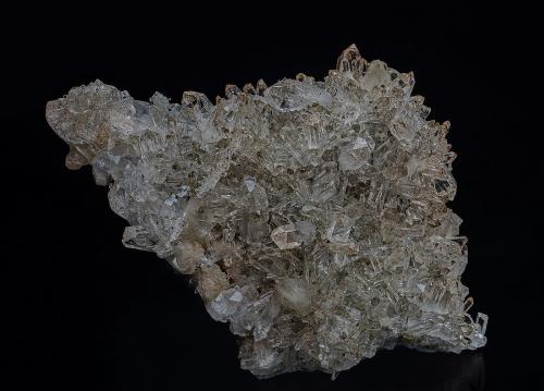 Quartz, Calcite, Hematite<br />Roncari Quarry, East Granby, Hartford County, Connecticut, USA<br />17.0 x 12.0 cm<br /> (Author: am mizunaka)