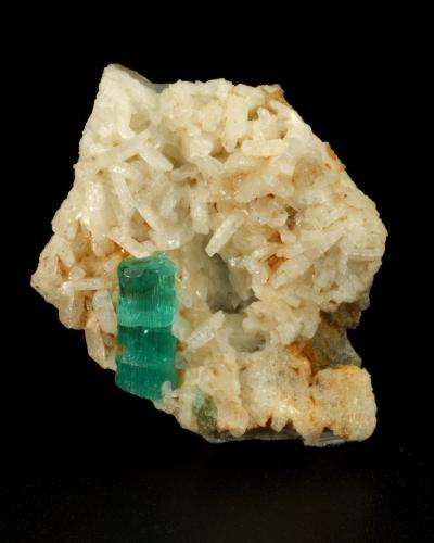 Beryl (variety emerald), Albite (variety cleavelandite)<br />Chivor mining district, Municipio Chivor, Eastern Emerald Belt, Boyacá Department, Colombia<br />29x31x21mm, xl=11mm<br /> (Author: Fiebre Verde)