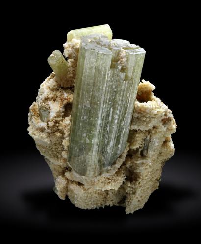 Fluorapatite with Stilbite-Ca<br />Imilchil area, Anti-Atlas, Er Rachidia Province, Drâa-Tafilalet Region, Morocco<br />11 cm.<br /> (Author: Enrique Llorens)