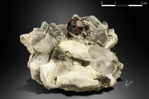 Almandine<br />Dassu, Braldu Valley, Shigar District, Gilgit-Baltistan (Northern Areas), Pakistan<br />78 x 67 mm<br /> (Author: Manuel Mesa)