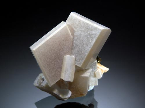 Barite<br />Rosebud District, Pershing County, Nevada, USA<br />2.3 x 2.5 cm<br /> (Author: crosstimber)