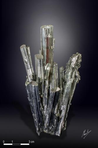 Stibnite<br />Wuning Mine, Qingjiang, Wuning, Jiujiang Prefecture, Jiangxi Province, China<br />132 X 62 mm<br /> (Author: Manuel Mesa)