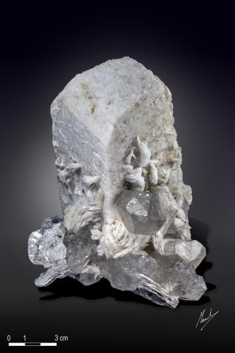 Microcline with Quartz and Topaz<br />Shigar Valley, Shigar District, Gilgit-Baltistan (Northern Areas), Pakistan<br />160 X 134 mm<br /> (Author: Manuel Mesa)