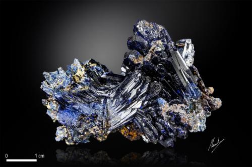 Azurite<br />Shaft IX (Puit IX), Touissit, Touissit District, Jerada Province, Oriental Region, Morocco<br />60 X 42 mm<br /> (Author: Manuel Mesa)