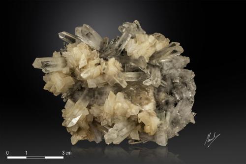 Dolomite and Quartz<br />Shangbao Mine, Leiyang, Hengyang Prefecture, Hunan Province, China<br />85 X 70 mm<br /> (Author: Manuel Mesa)