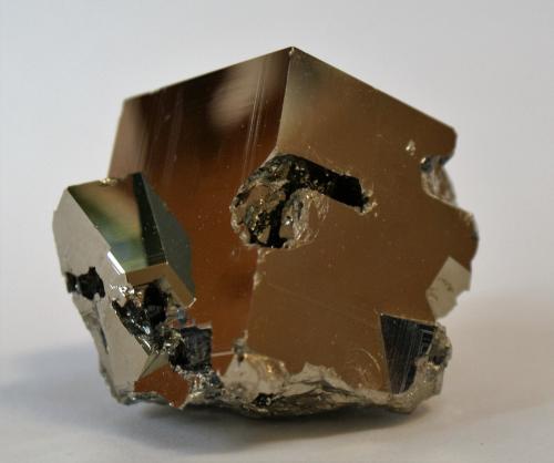 Pyrite<br />Mina Huanzala, Distrito Huallanca, Provincia Dos de Mayo, Departamento Huánuco, Perú<br />60mm x 55mm x 45mm<br /> (Author: Philippe Durand)