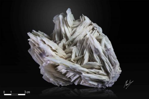 Barite and Fluorite<br />La Cabaña, Valdelmar, Berbes mining area, Berbes, Ribadesella, Comarca Oriente, Principality of Asturias (Asturias), Spain<br />129 x 101 mm<br /> (Author: Manuel Mesa)