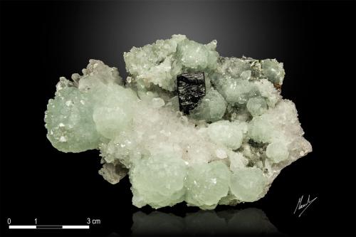 Babingtonite, Prehnite and Quartz<br />Babingtonite occurrences, Qiaojia, Zhaotong Prefecture, Yunnan Province, China<br />100 X 67 mm<br /> (Author: Manuel Mesa)