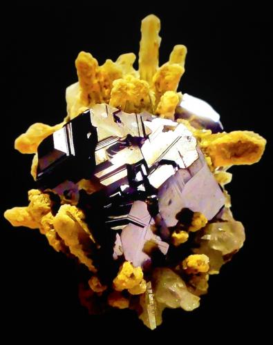 Galena, Quartz, Calcite<br />Krushev dol Mine, Madan mining area, Rhodope Mountains, Smolyan Oblast, Bulgaria<br />5 cm<br /> (Author: Nunzio)