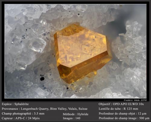 Sphalerite<br />Cantera Lengenbach, Fäld, Valle Binn (Binntal), Wallis (Valais), Suiza<br />fov 3.5 mm<br /> (Author: ploum)