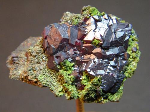 Cuprite on Duftite<br />Tsumeb Mine, Tsumeb, Otjikoto Region, Namibia<br />45mm x 30mm<br /> (Author: Heimo Hellwig)