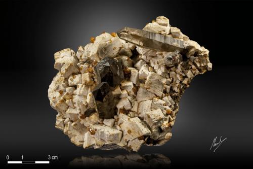 Spessartine, Microcline and Quartz<br />Catas Spessartina Wushan, Tongbei, Yunxiao, Prefectura Zhangzhou, Provincia Fujian, China<br />116 X 75 mm<br /> (Author: Manuel Mesa)