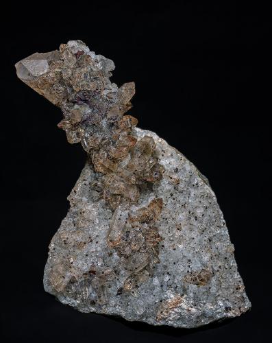 Quartz, Calcite, Hematite<br />Roncari Quarry, East Granby, Hartford County, Connecticut, USA<br />14.0 x 10.0 x 9.0 cm<br /> (Author: am mizunaka)