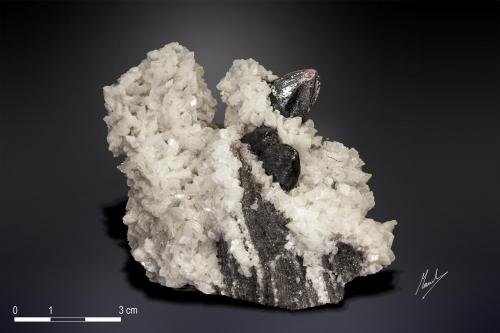 Cinabrio<br />Tongren Mine, Tongren, Tongren Prefecture, Guizhou Province, China<br />80 X 30 mm<br /> (Autor: Manuel Mesa)