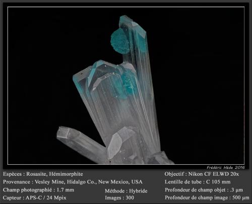 Rosasite and Hemimorphite<br />Mina Vesley, Granite Gap, Distrito San Simon, Condado Hidalgo, New Mexico, USA<br />fov 1.7 mm<br /> (Author: ploum)