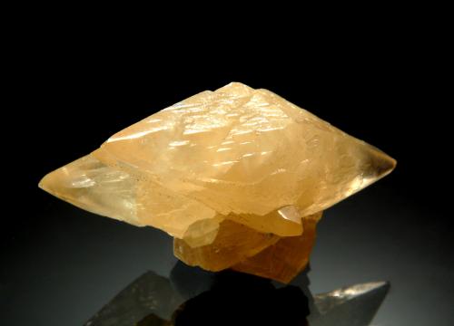 Calcite<br />Pugh Quarry, Weston, Wood County, Ohio, USA<br />2.0 x 3.3 cm<br /> (Author: crosstimber)