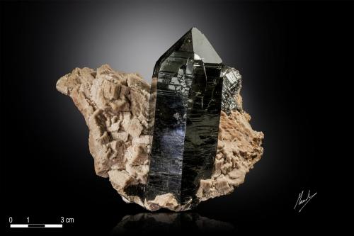 Quartz and Microcline<br />Wulian, Rizhao Prefecture, Shandong Province, China<br />118 X 98 mm<br /> (Author: Manuel Mesa)