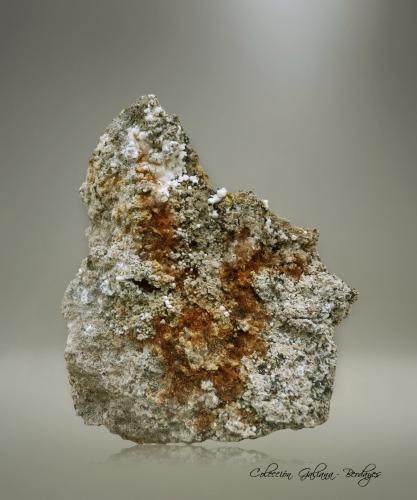 Yuanfuliita con Hematites y Calcita<br />Nuestra Señora del Carmen Mines, La Celia, Jumilla, Comarca Altiplano, Region of Murcia (Murcia), Spain<br />78 x 62 x 30 mm.<br /> (Autor: Rafael Galiana)