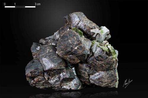 Andradite<br />Mina Aguablanca, Monesterio, Comarca Tentudía, Badajoz, Extremadura, España<br />93 x 77 mm<br /> (Author: Manuel Mesa)